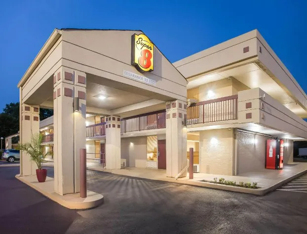 Super 8 by Wyndham Commerce hotel detail image 2