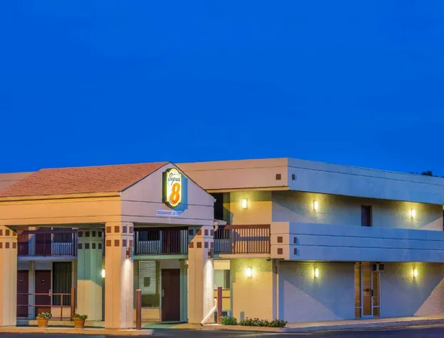 Super 8 by Wyndham Commerce hotel detail image 1