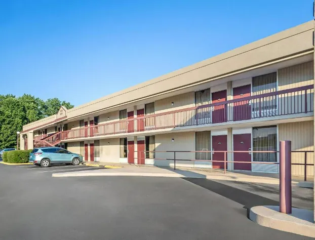 Super 8 by Wyndham Commerce hotel detail image 3