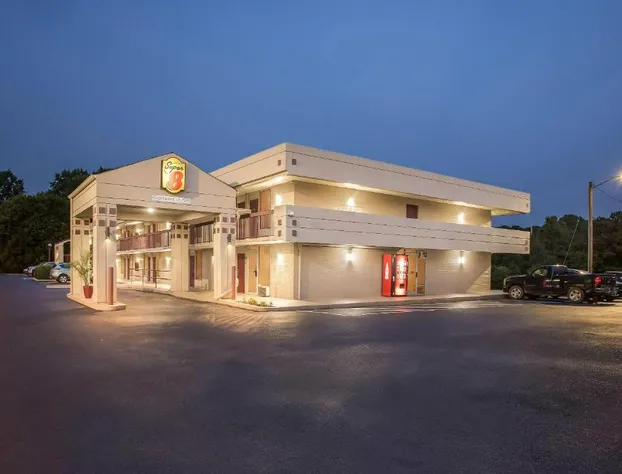 Super 8 by Wyndham Commerce hotel detail image 4