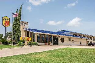 Super 8 by Wyndham San Marcos hotel detail image 1