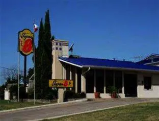 Super 8 by Wyndham San Marcos hotel detail image 2