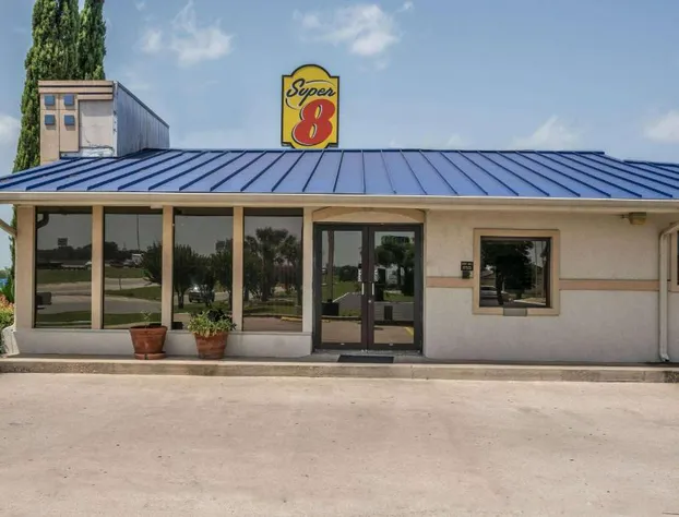 Super 8 by Wyndham San Marcos hotel detail image 3