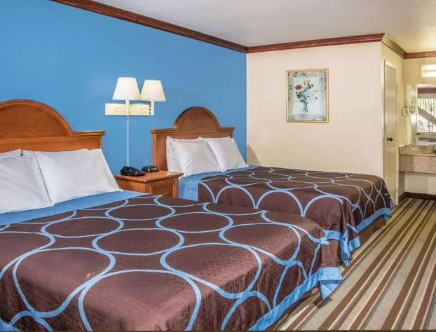 Super 8 by Wyndham San Marcos hotel detail image 3