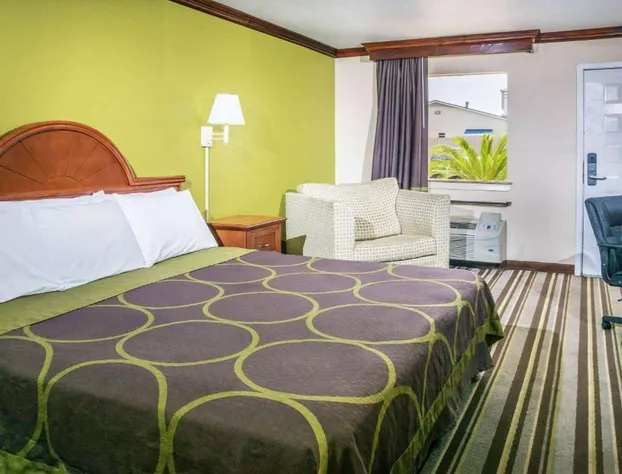 Super 8 by Wyndham San Marcos hotel detail image 4