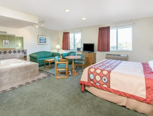 Super 8 by Wyndham West Middlesex/Sharon Area hotel detail image 3