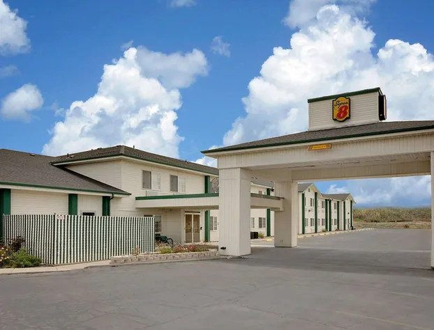 Super 8 by Wyndham Battle Mountain hotel detail image 1