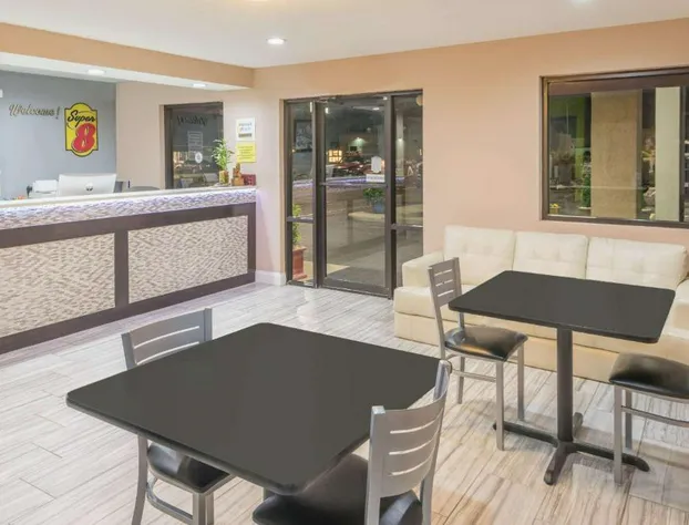 Super 8 by Wyndham Bryant Little Rock Area hotel detail image 3