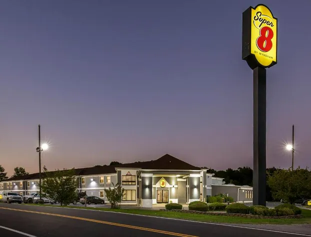 Super 8 by Wyndham Dickson hotel detail image 1