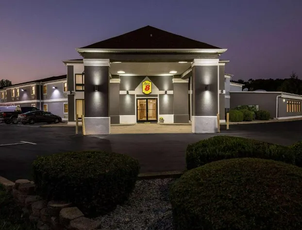 Super 8 by Wyndham Dickson hotel detail image 1