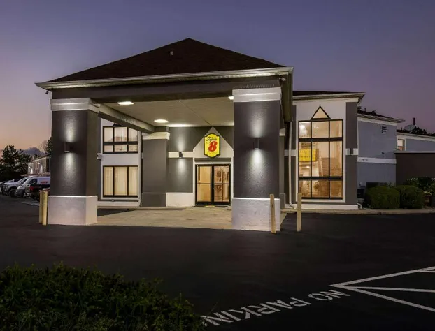 Super 8 by Wyndham Dickson hotel detail image 4