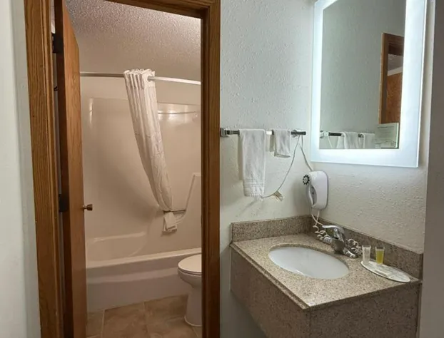 Super 8 by Wyndham West Fargo Main Ave ND hotel detail image 4