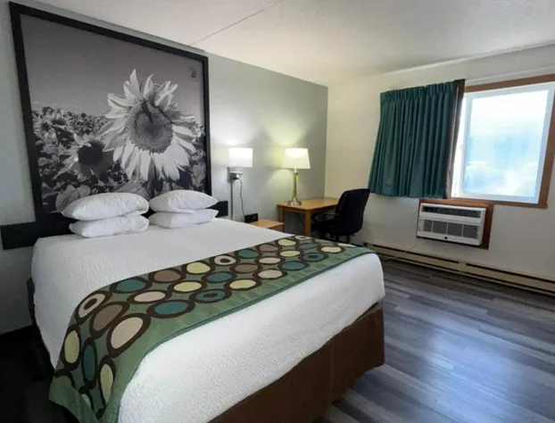 Super 8 by Wyndham West Fargo Main Ave ND hotel detail image 2