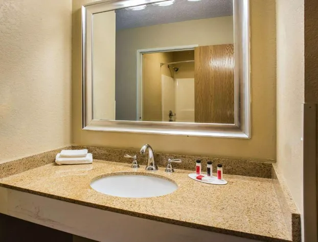 Super 8 by Wyndham Remington hotel detail image 3