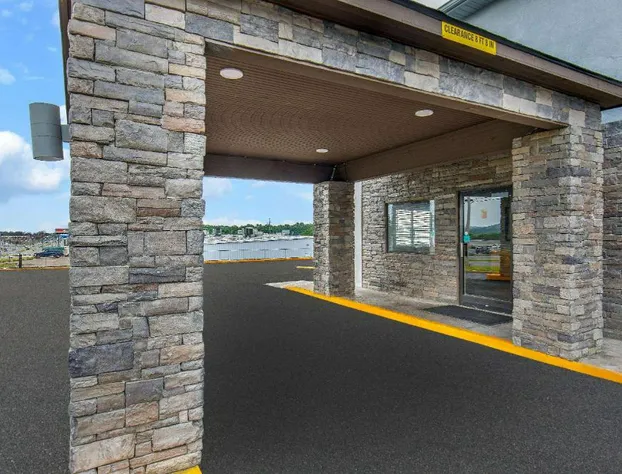 Super 8 by Wyndham Somerset hotel detail image 1