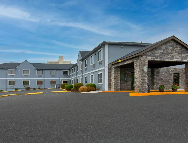 Super 8 by Wyndham Somerset hotel detail image 1