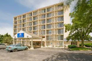 Super 8 by Wyndham Galesburg hotel hero