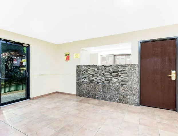 Super 8 by Wyndham Hagerstown I-70 hotel detail image 3