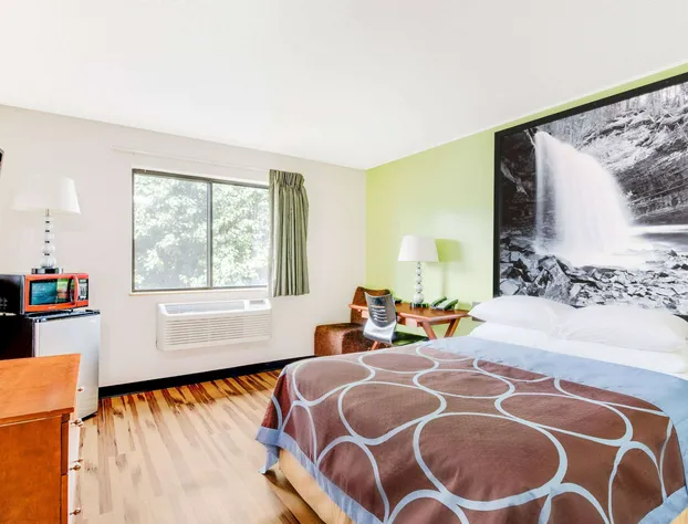 Super 8 by Wyndham Hagerstown I-70 hotel detail image 3