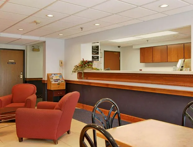 Super 8 by Wyndham Manchester Airport hotel detail image 2