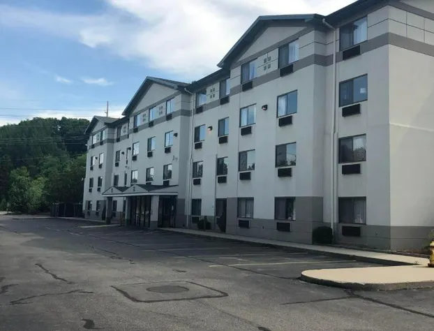 Super 8 by Wyndham Manchester Airport hotel detail image 1