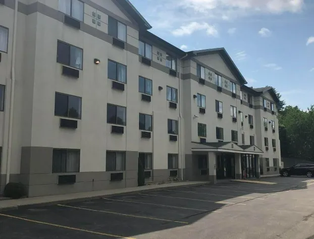 Super 8 by Wyndham Manchester Airport hotel detail image 2