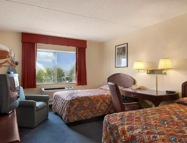 Super 8 by Wyndham Manchester Airport hotel detail image 4