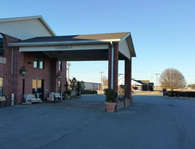 Super 8 by Wyndham Pine Bluff hotel detail image 1