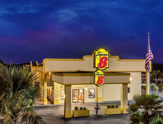 Super 8 by Wyndham Stockbridge hotel detail image 1