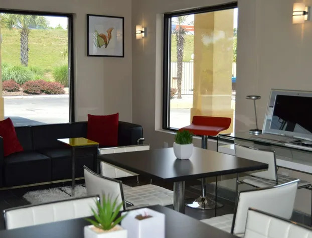 Super 8 by Wyndham Stockbridge hotel detail image 3