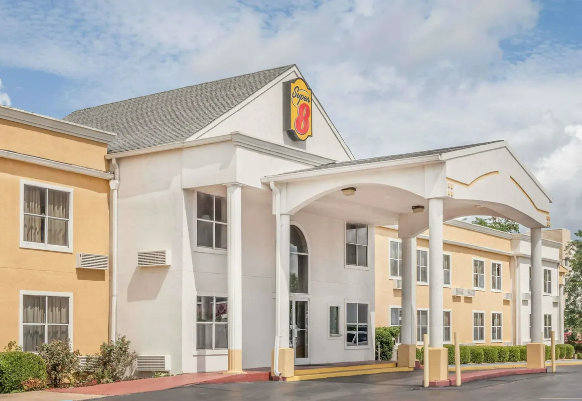 Super 8 by Wyndham Athens hotel hero