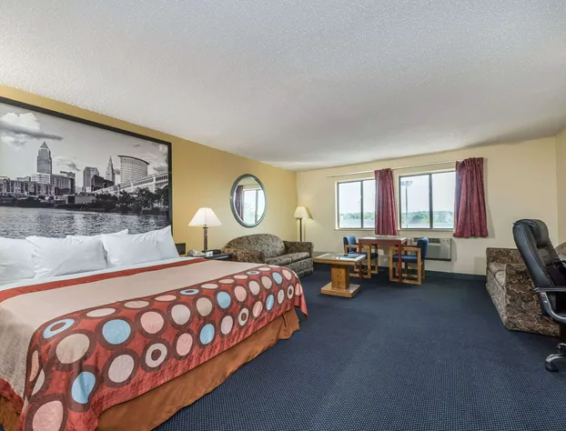 Super 8 by Wyndham Franklin/Middletown Area hotel detail image 1