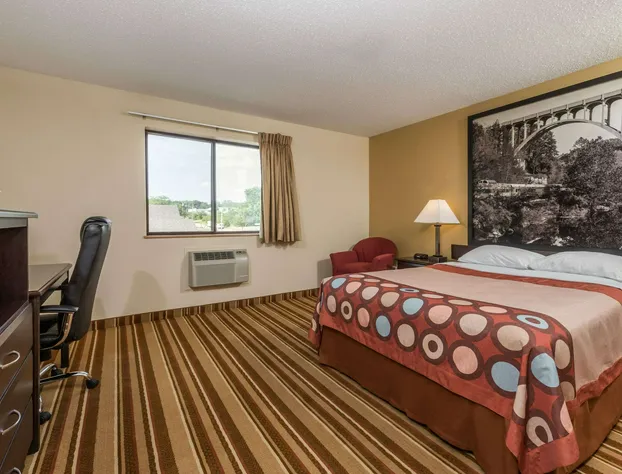 Super 8 by Wyndham Franklin/Middletown Area hotel detail image 4