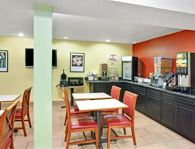 Super 8 by Wyndham Romeoville Bolingbrook hotel detail image 3