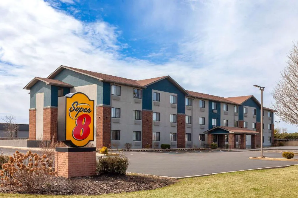 Super 8 by Wyndham Romeoville Bolingbrook hotel hero