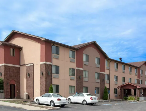 Super 8 by Wyndham Romeoville Bolingbrook hotel detail image 2