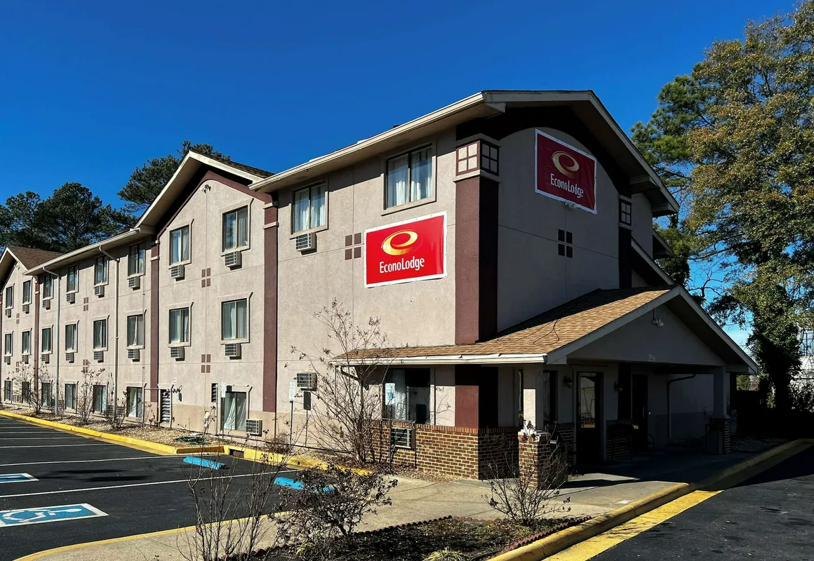 Econo Lodge hotel hero