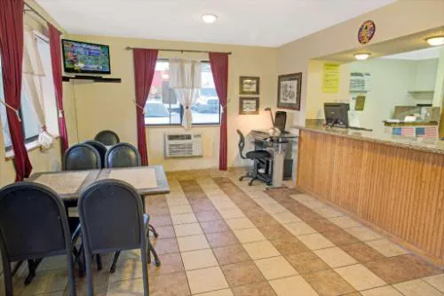 Econo Lodge Spring Lake near Fort Bragg hotel detail image 3