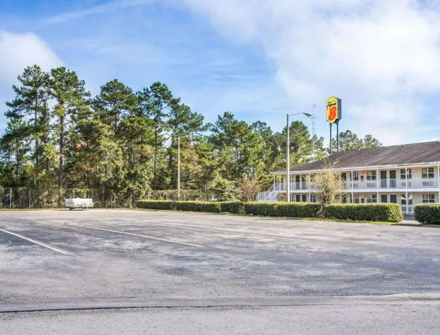 Super 8 by Wyndham Monticello hotel detail image 1