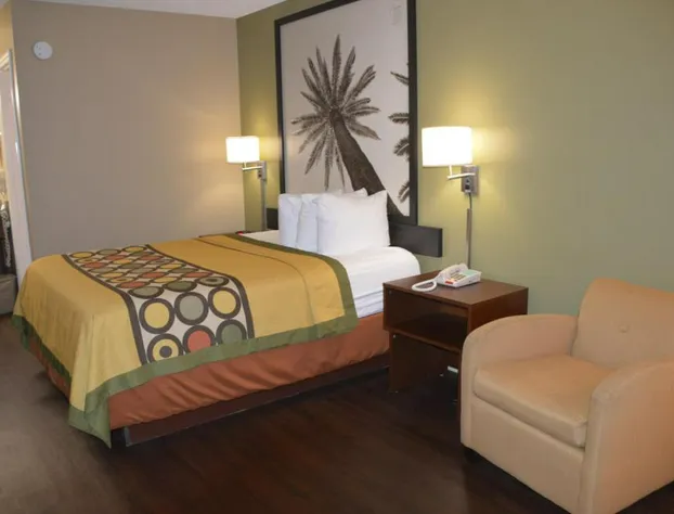 Super 8 by Wyndham Monticello hotel detail image 2