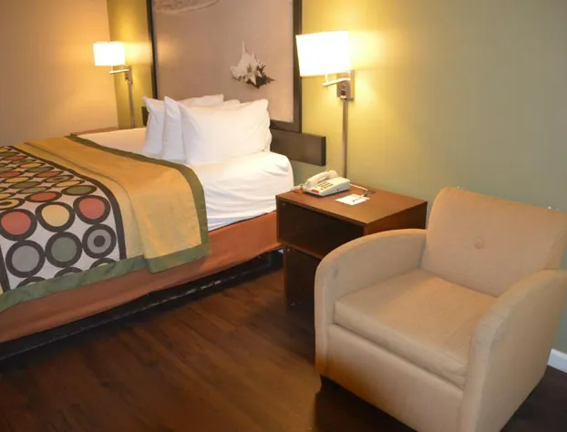 Super 8 by Wyndham Monticello hotel detail image 2
