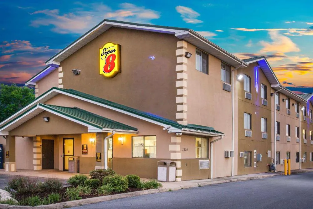 Super 8 by Wyndham Harrisonburg hotel hero