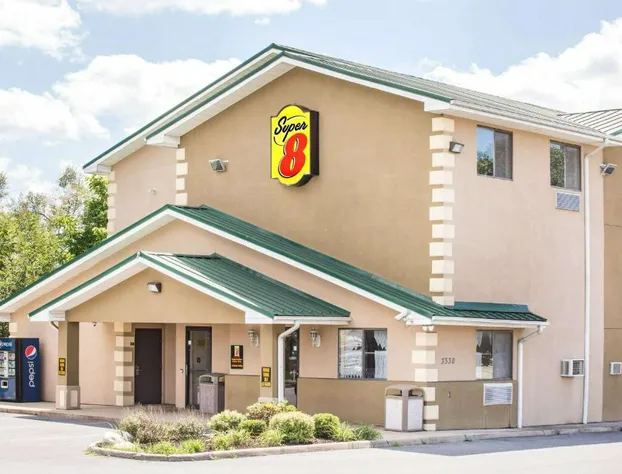 Super 8 by Wyndham Harrisonburg hotel detail image 1