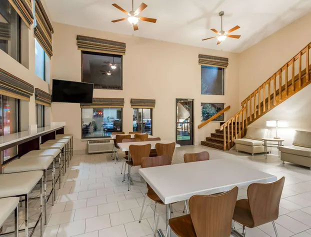 Super 8 by Wyndham Longmont/Twin Peaks hotel detail image 3