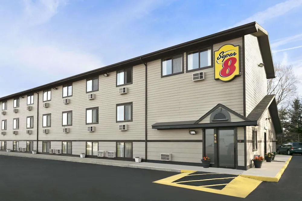 Super 8 by Wyndham Kalamazoo hotel hero