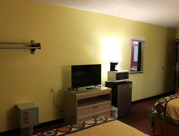 Super 8 by Wyndham Kalamazoo hotel detail image 2