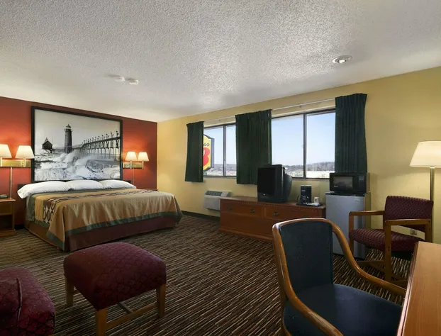 Super 8 by Wyndham Kalamazoo hotel detail image 3
