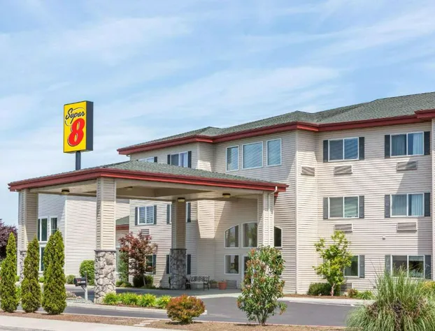 Super 8 by Wyndham Central Pt Medford hotel detail image 1
