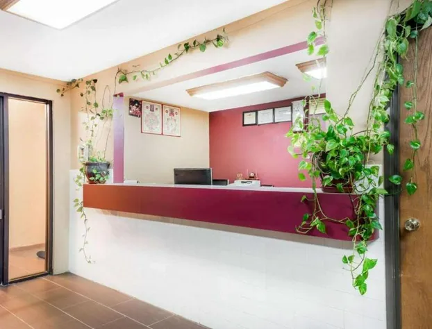 Super 8 by Wyndham Paris IL hotel detail image 2