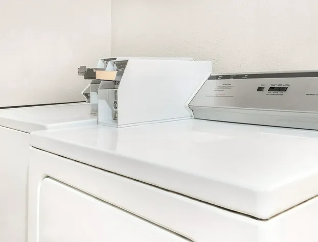 Super 8 by Wyndham Marshalltown hotel detail image 3